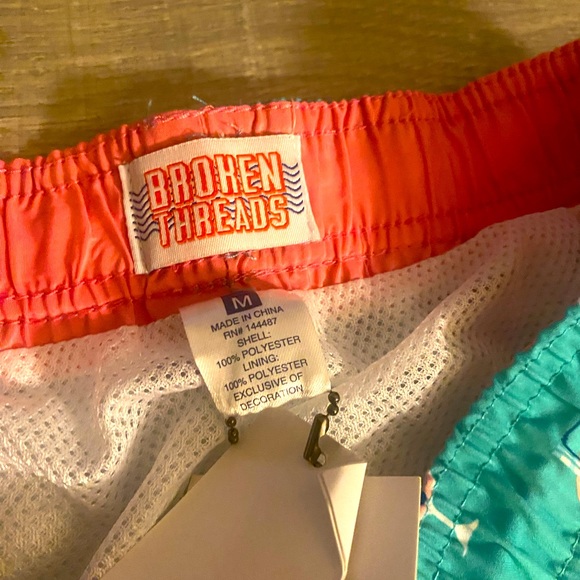 Brohen Threads NWT Mens Swim Trunks Size M - Picture 2 of 3